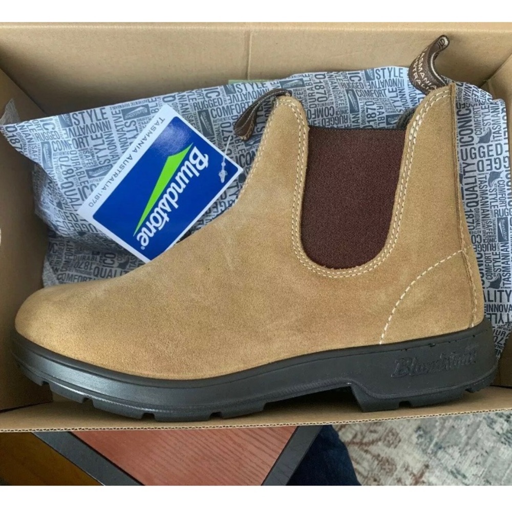 NEW Blundstone Boots US 9.5 M / AU 8.5 Sand Suede